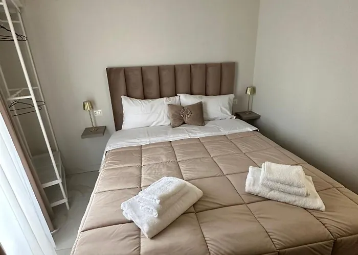 Vener Luxury לינה וארוחת בוקר נאפולי