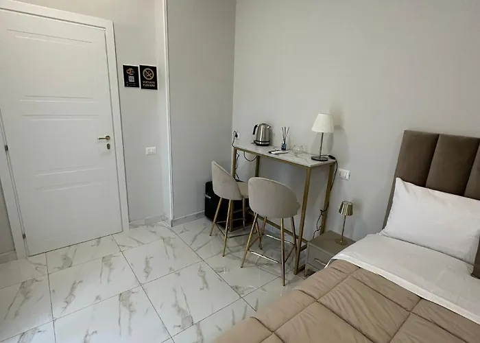 Vener Luxury לינה וארוחת בוקר נאפולי